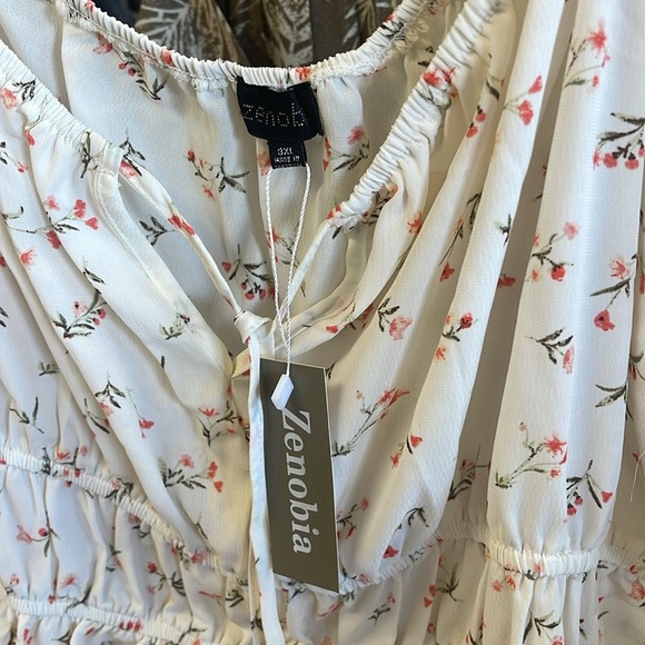 Plus Floral Peplum Blouse - Picture 3 of 3